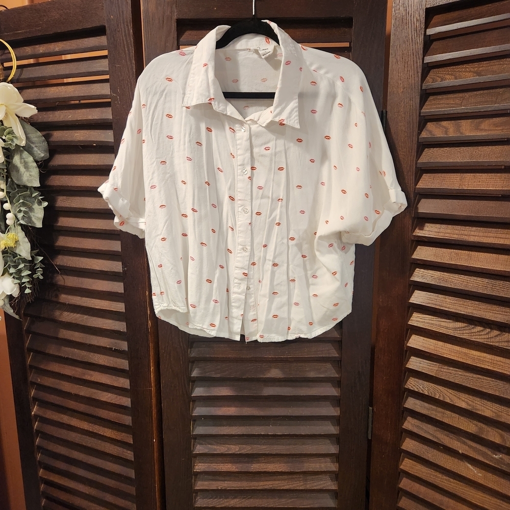 Japna White Crop Top with Lip Pattern
